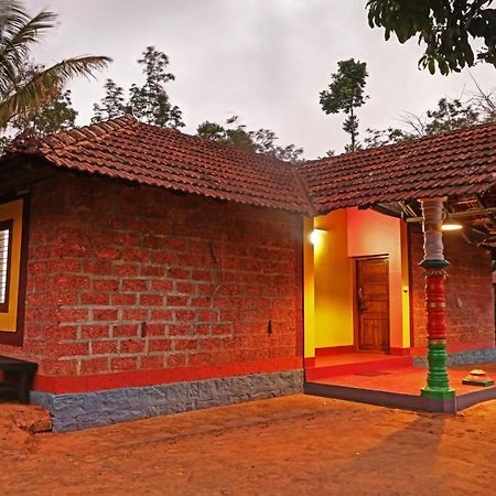 Hotel Allaranda Homestay Мадикери Экстерьер фото