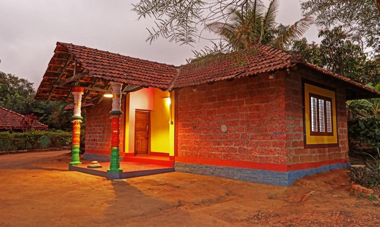 Hotel Allaranda Homestay Мадикери Экстерьер фото